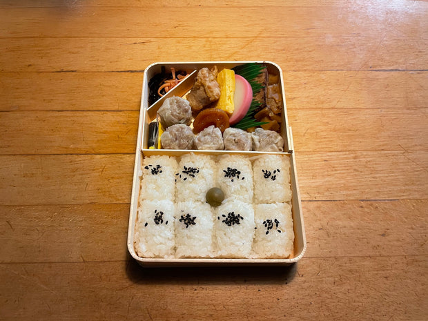 シウマイ弁当 on The Table