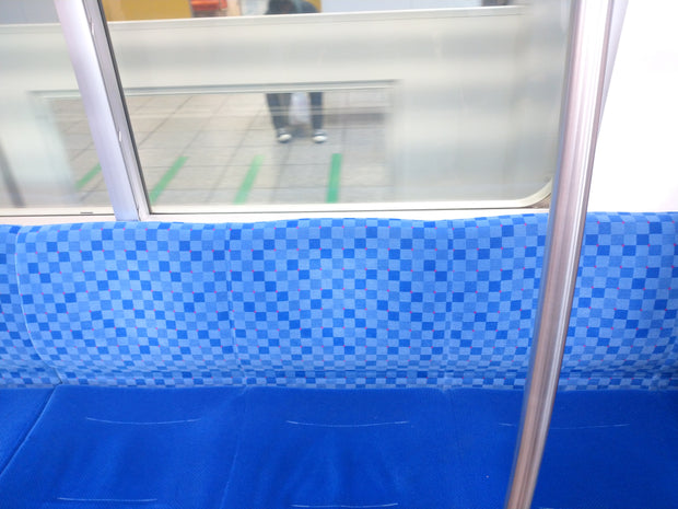 家具とは、全く関係ありませんが……(電車でのこと)。