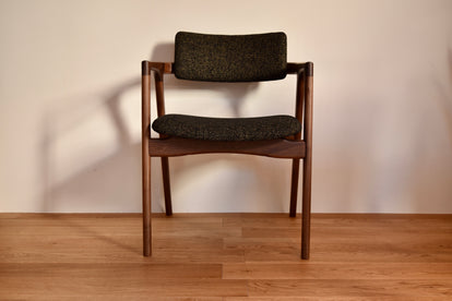 模造品を作る国と評価を受けた戦後の日本で活躍した、デザイナーと名作椅子