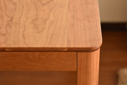 ダイニングテーブルによく用いられる、6つの無垢木材の質感や印象まとめ